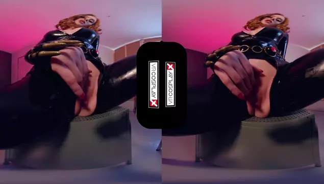 Cosplay de porno VR: la Viuda Negra salta sobre una verga dura