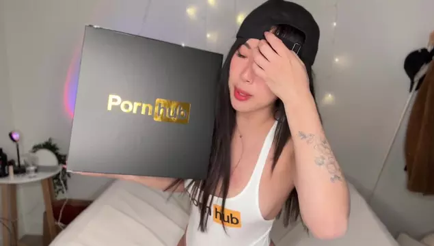 Actriz porno asiática de Pornhub se folla con su novio